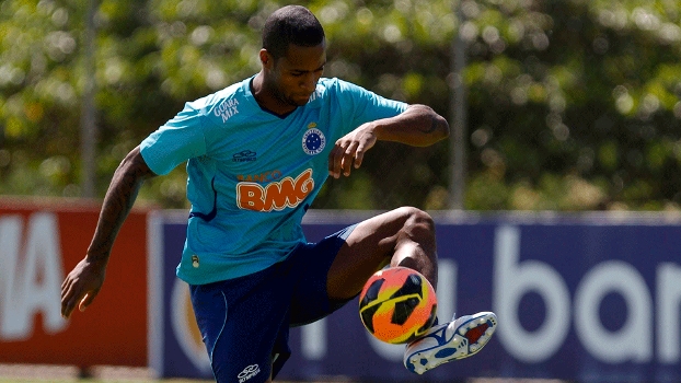 Dedé foi a novidade do treino do Cruzeiro nesta terça-feira Dedé foi a novidade do treino do Cruzeiro nesta terça-feira