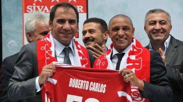 Roberto Carlos na apresentação ao Sivasspor