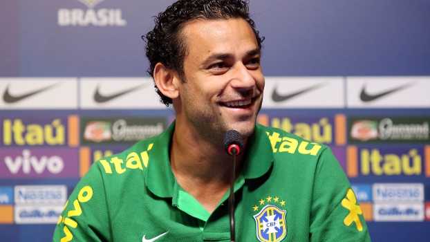 Apesar de ter uma fratura incompleta na costela, Fred está liberado para atuar domingo contra a Inglaterra Apesar de ter uma fratura incompleta na costela, Fred está liberado para atuar domingo contra a Inglaterra