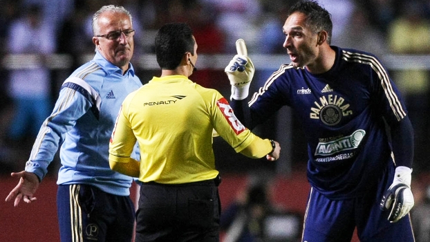 Com Dorival, Palmeiras entra na 'pilha' e passa a colecionar expulsões