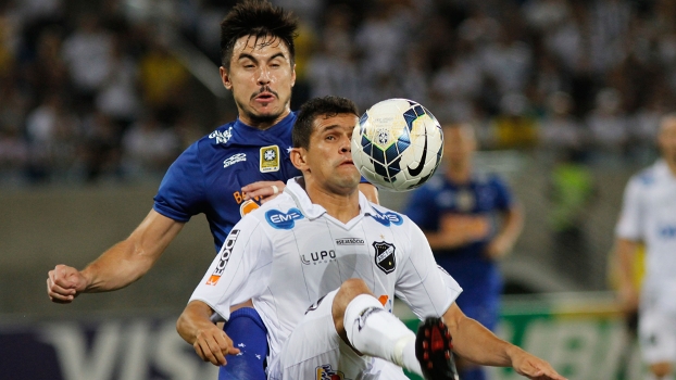 Willian durante o empate entre Cruzeiro e ABC na Copa do Brasil