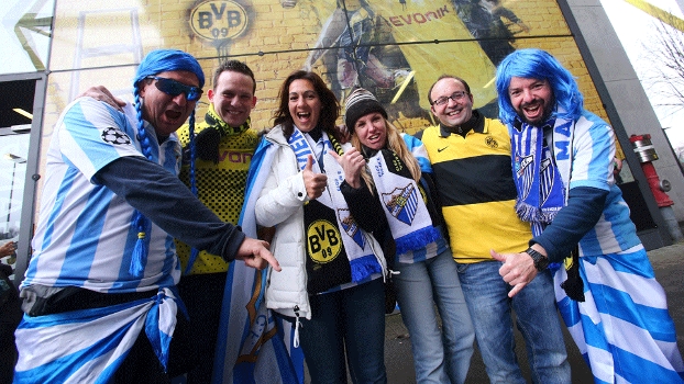 Torcedores de Málaga e Borussia Dortmund antes da partida de volta das quartas da Champions Torcedores de Málaga e Borussia Dortmund antes da partida de volta das quartas da Champions