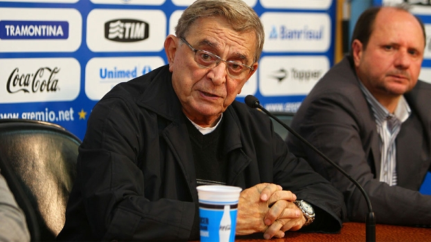 Fábio Koff, durante a entrevista coletiva após a demissão de Vanderlei Luxemburgo Fábio Koff, durante a entrevista coletiva após a demissão de Vanderlei Luxemburgo
