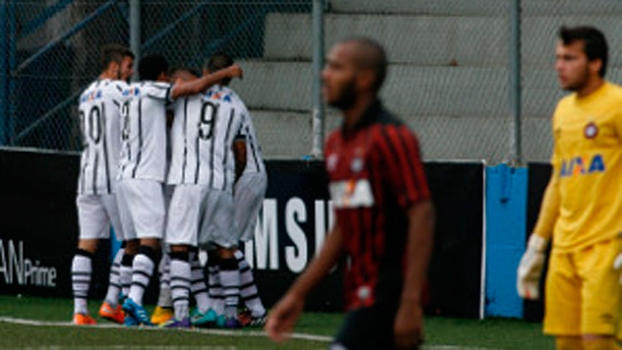 Jogadores do Corinthians comemoram gol do título brasileiro sub-20 sobre o Atlético-PR Jogadores do Corinthians comemoram gol do título brasileiro sub-20 sobre o Atlético-PR