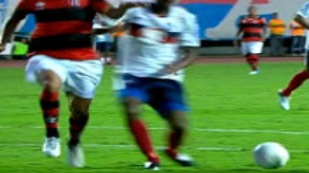 A marcação nem chegou e Íbson já salta... A marcação nem chegou e Íbson já salta...