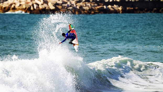 Adriano de Souza nas ondas de Peniche Adriano de Souza nas ondas de Peniche