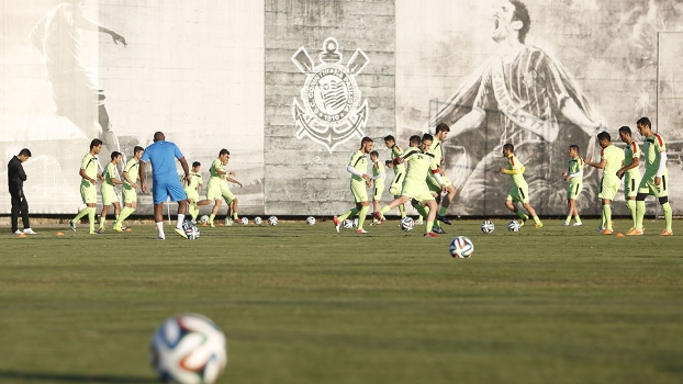 Diferentemente do habitual, os uniformes verdes marcaram presença no CT Joaquim Grava Diferentemente do habitual, os uniformes verdes marcaram presença no CT Joaquim Grava