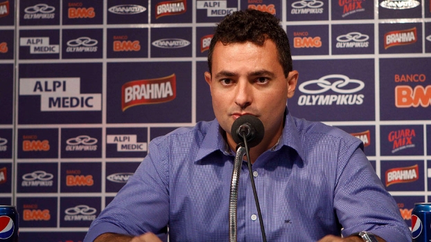 Alexandre Mattos detonou gramado do estádio do Boqueirão: 'Palhaçada' Alexandre Mattos detonou gramado do estádio do Boqueirão: 'Palhaçada'