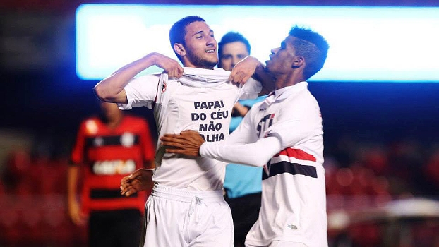 Gabriel Boschilia comemora ao abrir o placar contra o Flamengo no primeiro jogo da final da Copa do Brasil sub-17 Gabriel Boschilia comemora ao abrir o placar contra o Flamengo no primeiro jogo da final da Copa do Brasil sub-17