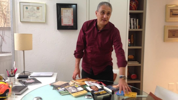 Após sair do Corinthians, Tite se preparou para assumir seleção com livros e estudos Após sair do Corinthians, Tite se preparou para assumir seleção com livros e estudos