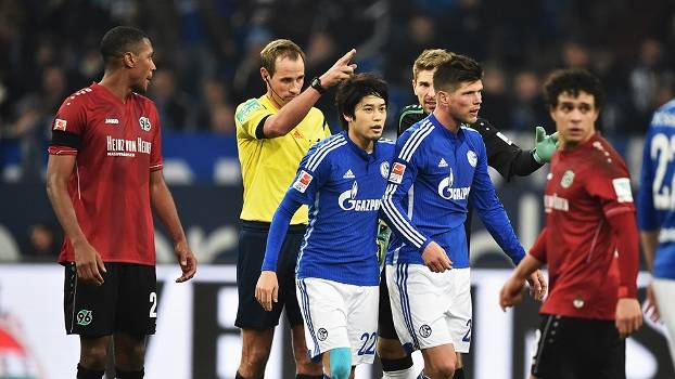 Huntelaar pegou seis jogos de suspensão Huntelaar pegou seis jogos de suspensão