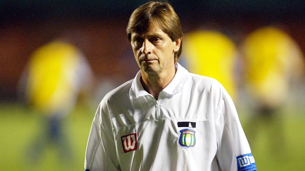 Paulo Forte Médico São Caetano São Paulo Campeonato Brasileiro 03/11/2004 Paulo Forte Médico São Caetano São Paulo Campeonato Brasileiro 03/11/2004