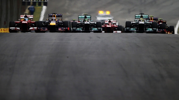 Largada do GP do Brasil em 2013: vitória de Vettel, igualando recordes históricos Largada do GP do Brasil em 2013: vitória de Vettel, igualando recordes históricos