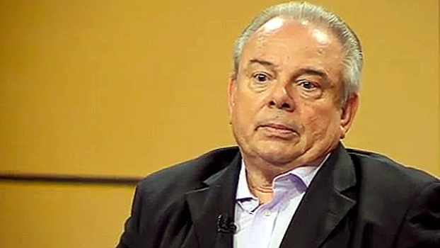 No Bola da Vez, Luciano do Valle relembra época em que treinou Pelé e Rivellino: 'Me chamaram de burro' No Bola da Vez, Luciano do Valle relembra época em que treinou Pelé e Rivellino: 'Me chamaram de burro'