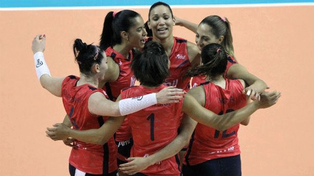 Vôlei Amil entrou em quadra com uniforme rosa: novidade agradou jogadoras Vôlei Amil entrou em quadra com uniforme rosa: novidade agradou jogadoras