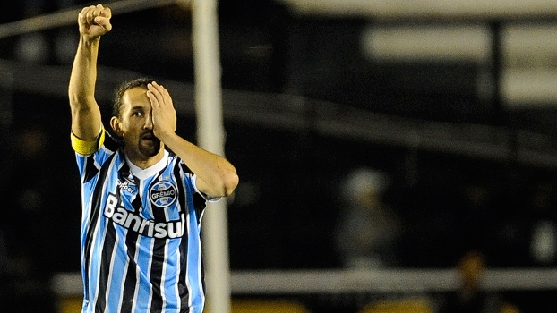 Barcos marcou dois gols e foi decisivo para o Grêmio