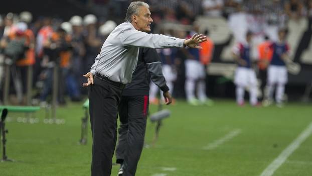 Tite responde críticas do blog, mesmo com vitória histórica no 'Majestoso'