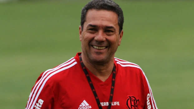 Para Luxemburgo 'Existe a mania de deixar as coisas leves no Flamengo, mas o foco continua o mesmo' Para Luxemburgo 'Existe a mania de deixar as coisas leves no Flamengo, mas o foco continua o mesmo'