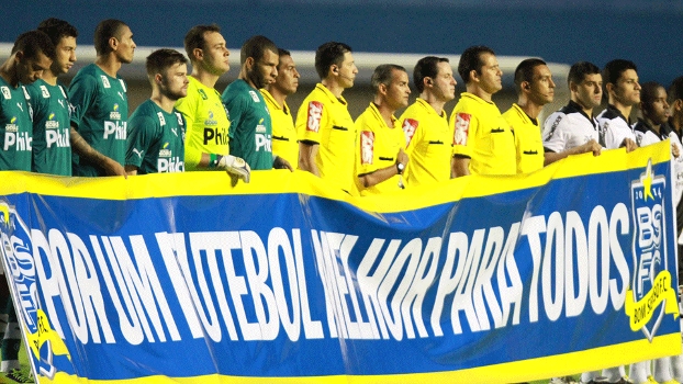 Jogadores de Goiás e Ponte Preta também levaram uma faixa Jogadores de Goiás e Ponte Preta também levaram uma faixa