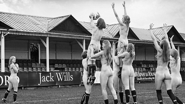 Jogadoras do time de rugby da Universidade de Oxford posaram nuas para um calendário