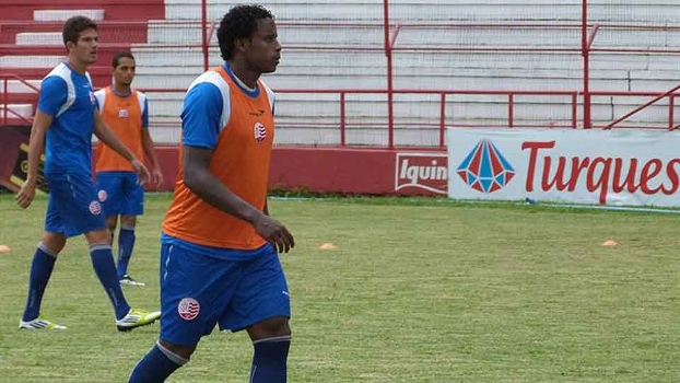 Elicarlos celebrou ser o marcador de Ronaldinho Elicarlos celebrou ser o marcador de Ronaldinho