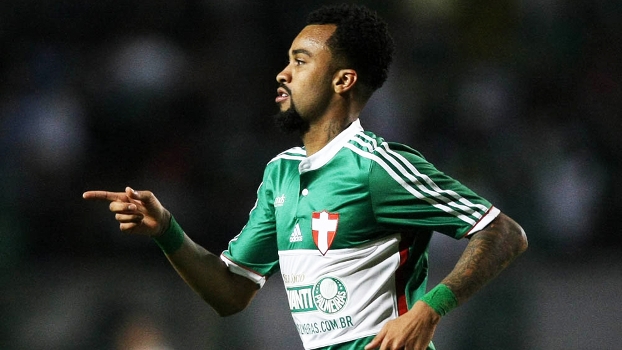 Cotado no São Paulo, Wesley pode substituir Valdivia no Choque-Rei