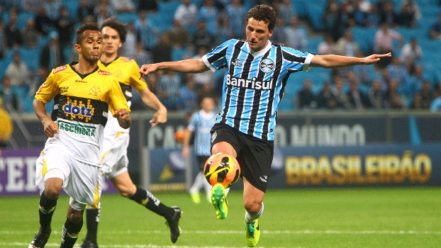 Elano jogou como titular, mas não impediu o Grêmio de só empatar em casa com o Criciúma Elano jogou como titular, mas não impediu o Grêmio de só empatar em casa com o Criciúma