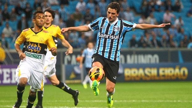 Elano em açãp pelo Grêmio diante do Criciúma: meia está a caminho do Flamengo