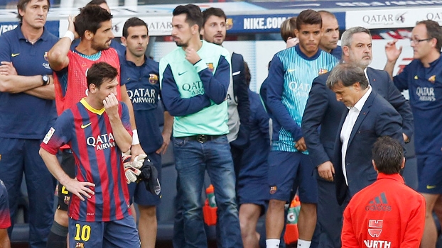 Lionel Messi e Gerardo Martino após a perda do título espanhol: técnico já deixou o Barcelona