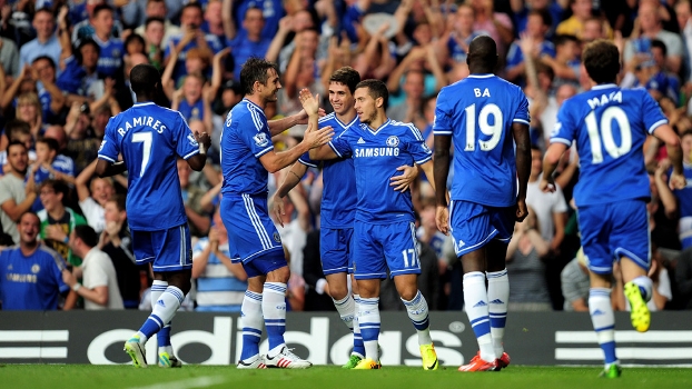 Time do Chelsea comemora vitória na Premier League