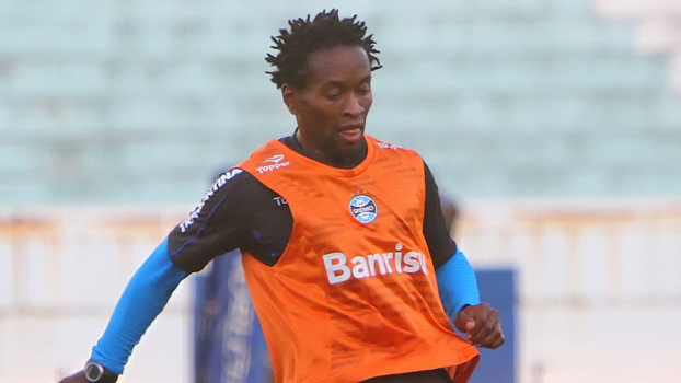 Zé Roberto treina no Grêmio