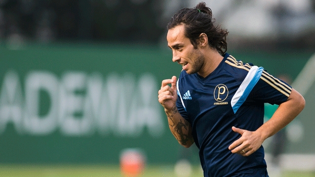 Todos sabemos que ele é diferenciado, afirma Henrique sobre Valdivia