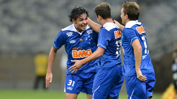 Cruzeiro é só alegria em 2013: time celeste está invicto e garantiu o primeiro lugar no Mineiro Cruzeiro é só alegria em 2013: time celeste está invicto e garantiu o primeiro lugar no Mineiro