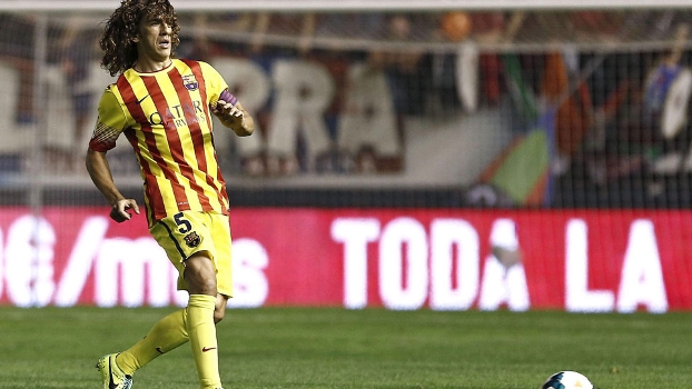 Após sete meses, Carles Puyol voltou a atuar pelo Barcelona Após sete meses, Carles Puyol voltou a atuar pelo Barcelona
