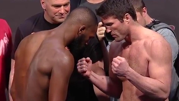 Jon Jones (EUA) vs. Chael Sonnen (EUA) - valendo o cinturão dos meio-pesados Jon Jones (EUA) vs. Chael Sonnen (EUA) - valendo o cinturão dos meio-pesados