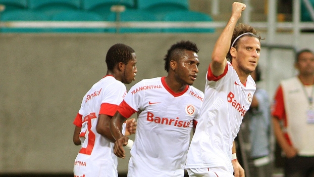 Forlán fez o primeiro gol do Internacional Forlán fez o primeiro gol do Internacional