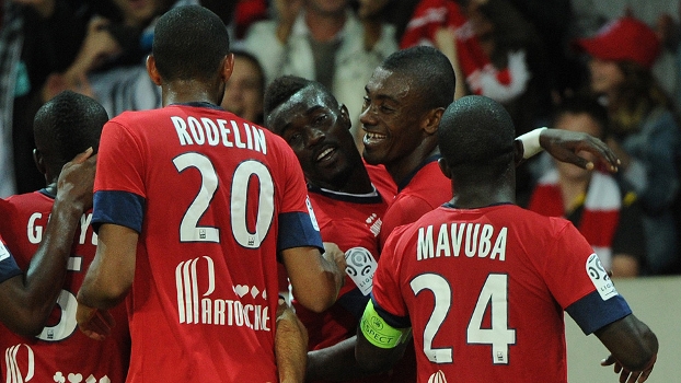 Francês Lille Salomon Kalou (2º da dir. para a esq.) Saint-Etiénne 25/08/13 Francês Lille Salomon Kalou (2º da dir. para a esq.) Saint-Etiénne 25/08/13