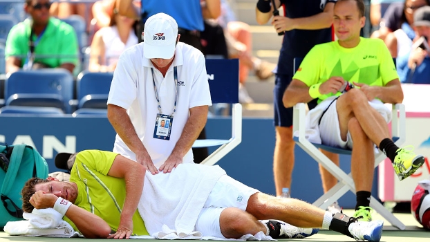 Com Bruno Soares de olho, Alexander Peya recebe atendimento durante a final em Nova York Com Bruno Soares de olho, Alexander Peya recebe atendimento durante a final em Nova York