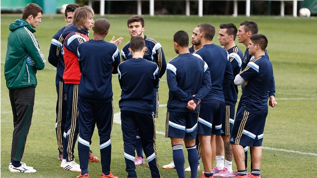 Com Valdivia e sem Leandro e Wesley, Gareca arma Palmeiras para o clássico