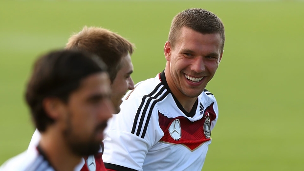 Podolski quer homenagear Schumacher, que está em coma desde o fim de dezembro Podolski quer homenagear Schumacher, que está em coma desde o fim de dezembro