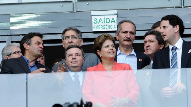 Presidenta Dilma Rousseff e o adversário Aécio Neves na reabertura do Mineirão Presidenta Dilma Rousseff e o adversário Aécio Neves na reabertura do Mineirão
