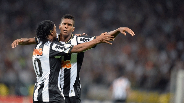 Jô marcou o primeiro gol do Atlético-MG no começo do segundo tempo Jô marcou o primeiro gol do Atlético-MG no começo do segundo tempo