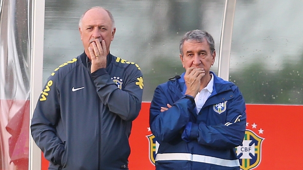 Felipão e Parreira durante treino da seleção brasileira na Granja Comary