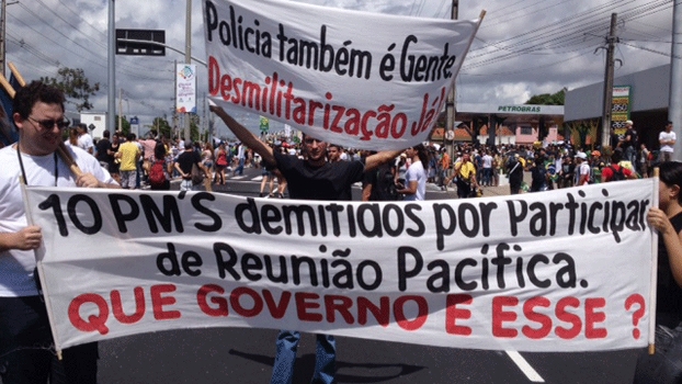 Polícia também participa do protesto em Fortaleza