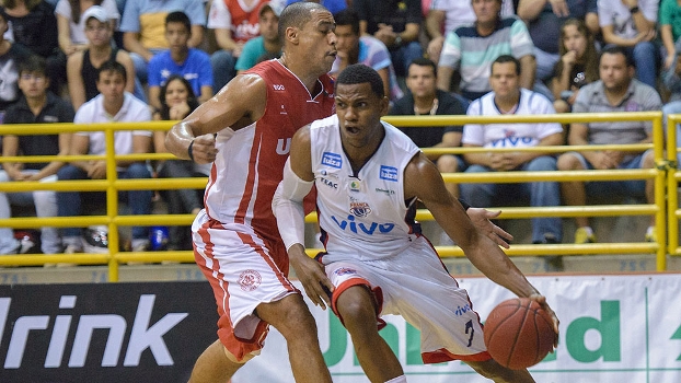 Jhonatan, durante a vitória do Franca sobre o Paulistano