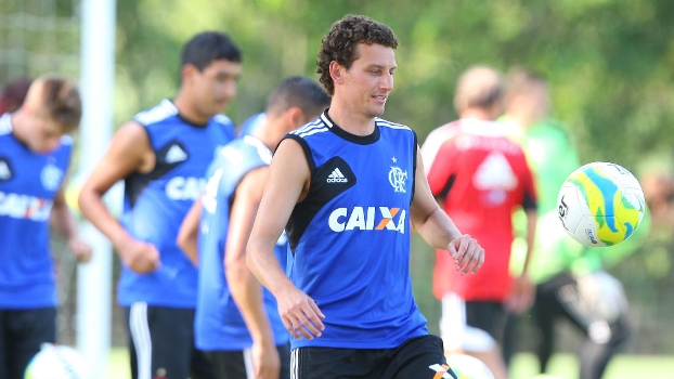 Elano chegou 'com moral' e já foi escalado entre titulares em primeiro treino pelo Flamengo