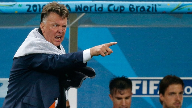 Louis Van Gaal, técnico da Holanda, grita com jogadores durante partida contra Argentina Louis Van Gaal, técnico da Holanda, grita com jogadores durante partida contra Argentina