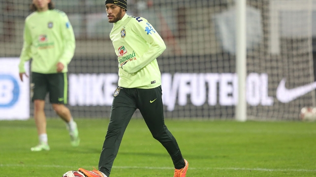 Neymar durante treino da seleção brasileira em Viena Neymar durante treino da seleção brasileira em Viena