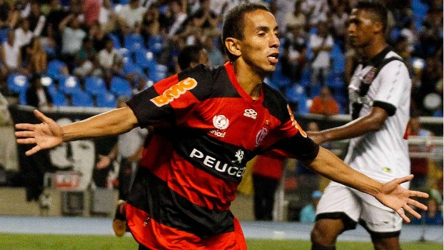 Rafinha comemora ao marcar para o Flamengo no clássico com o Vasco Rafinha comemora ao marcar para o Flamengo no clássico com o Vasco
