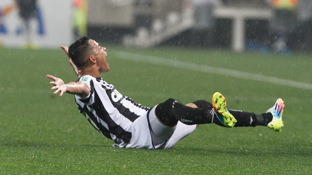 Carrasco, autor do primeiro gol de Itaquera revê o Corinthians, o clube de seus sonhos